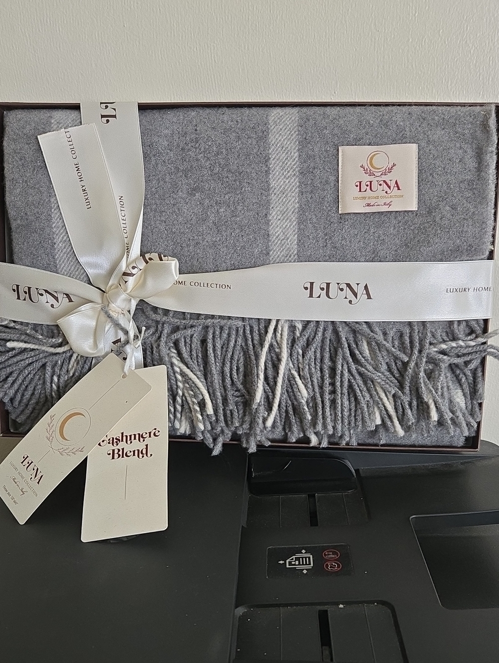 LUNA Made In Italy Luxury Cashmere Throw